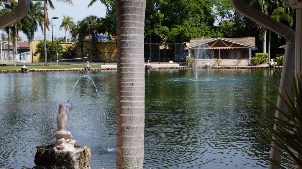Rock Lake Resort Fort Myers Eksteriør bilde
